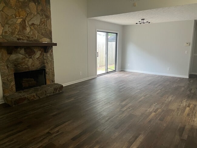 Building Photo - 110 Peachtree Dr