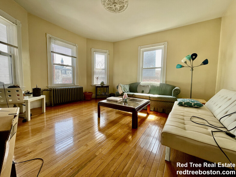 Building Photo - 46 Aspinwall Ave