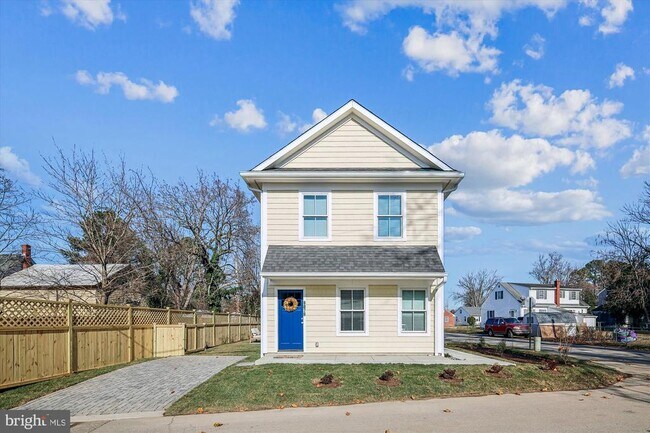 Building Photo - 607 North St