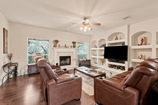 Building Photo - 9915 Alms Park Dr