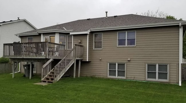 Building Photo - 5 Bedroom Single Family Home.  Great Locat...