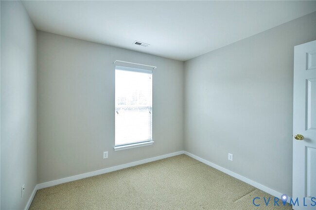 Building Photo - 315 Kingscote Ln