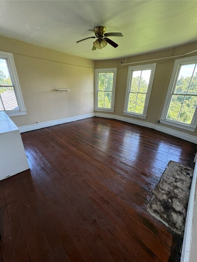 Building Photo - 311 N Confederate Ave