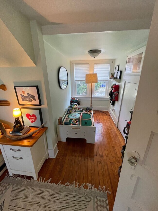 Building Photo - Charming Three Bedroom Home in the Heart of West Ashely