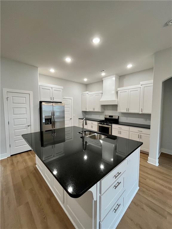 Building Photo - 1545 N Dawes St