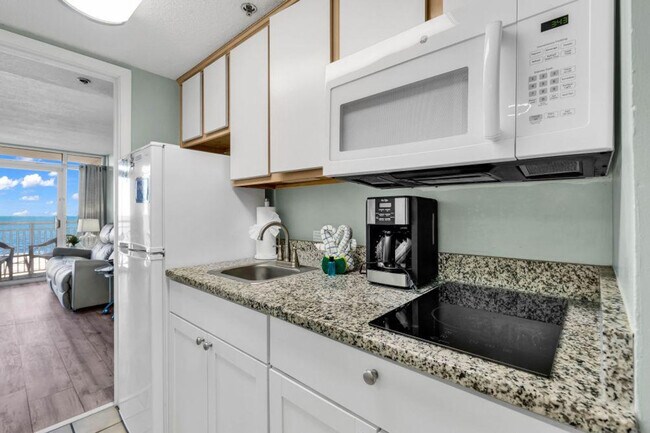 Building Photo - 647 N Creekside Dr