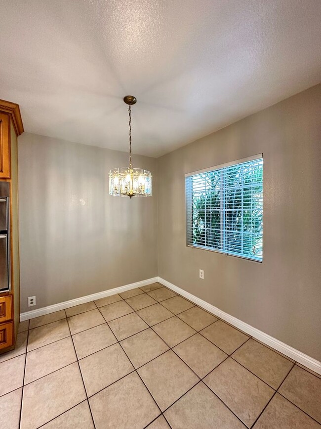 Building Photo - Los Alamitos 4 Bed House - 2 Car Gar - Pla...