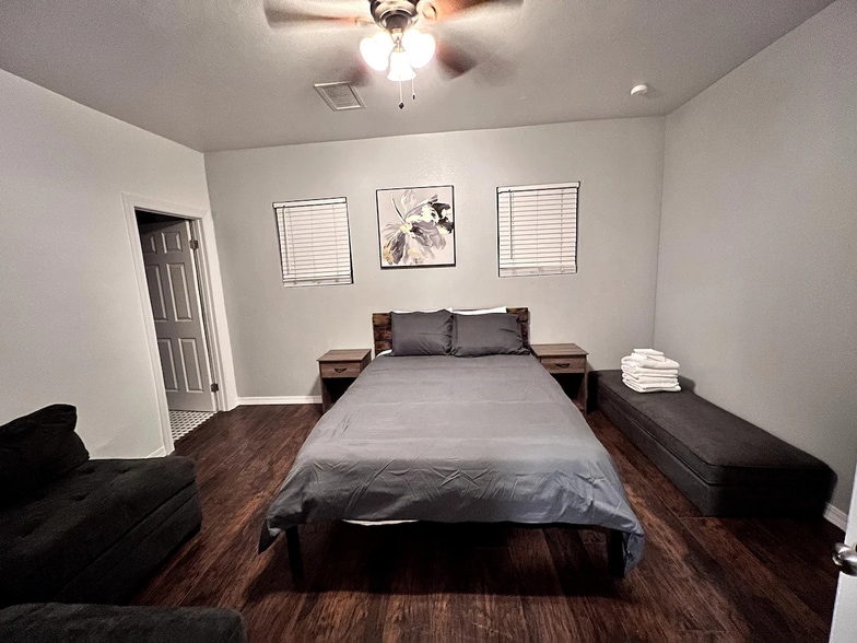 Building Photo - 3025 E Missouri Ave