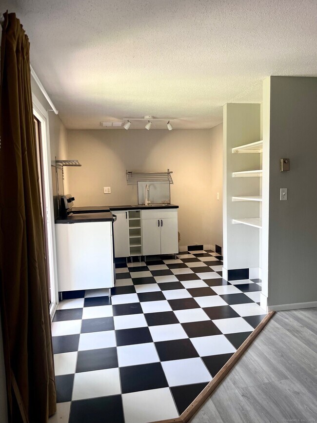 69 Burgundy Hill Ln 69 Burgundy Hill Ln Middletown CT 06457