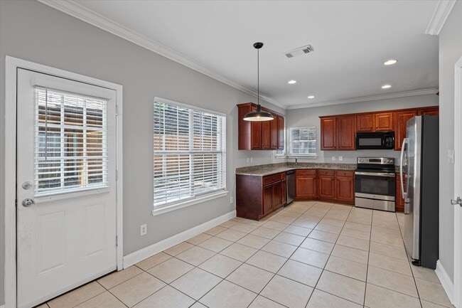 Building Photo - 27572 Claiborne Cir