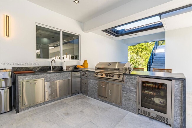 Building Photo - Southwest 130th Terrace, Miami, FL 33156 -...