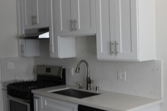 Building Photo - 2350 S Bentley Ave