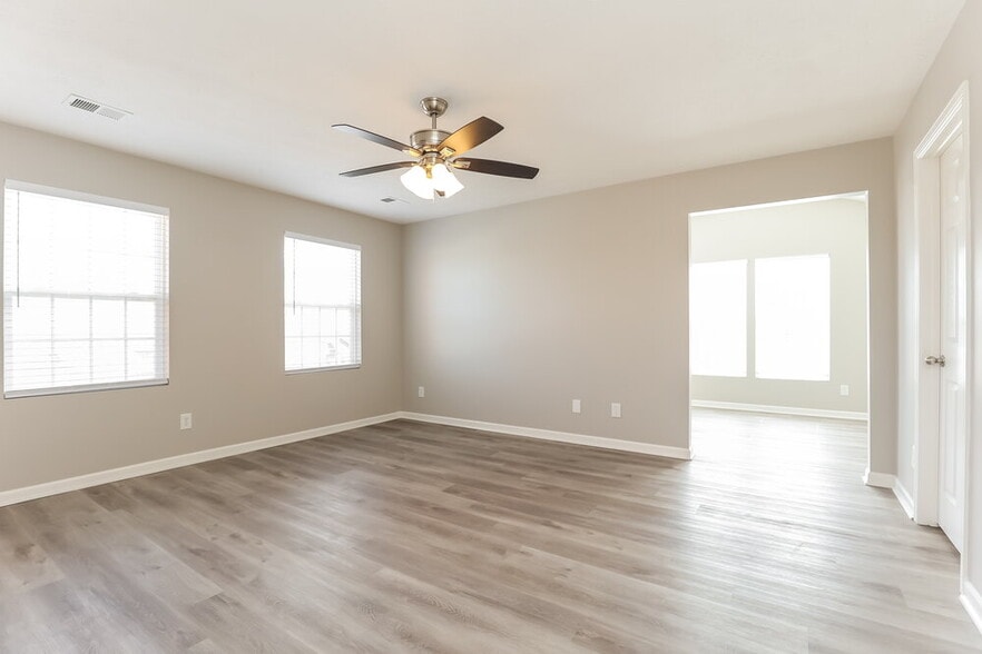 Building Photo - 2561 Jordan Ridge Dr