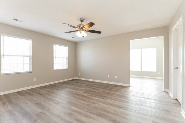 Building Photo - 2561 Jordan Ridge Dr