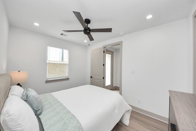 Building Photo - 5303 Kindred Gdn Ln
