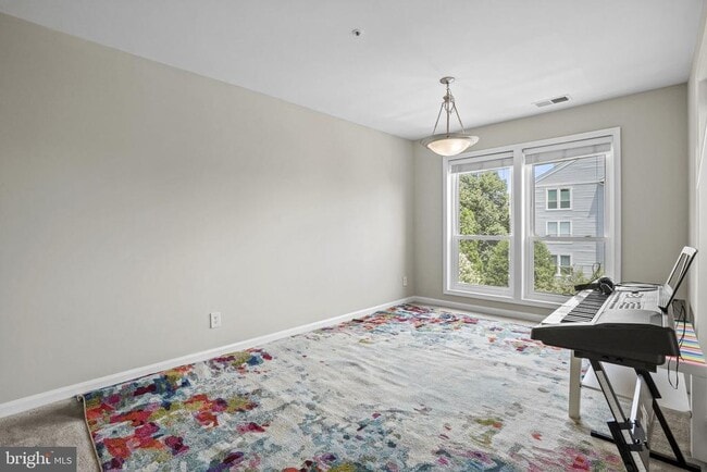 Building Photo - 3178 Summit Square Dr