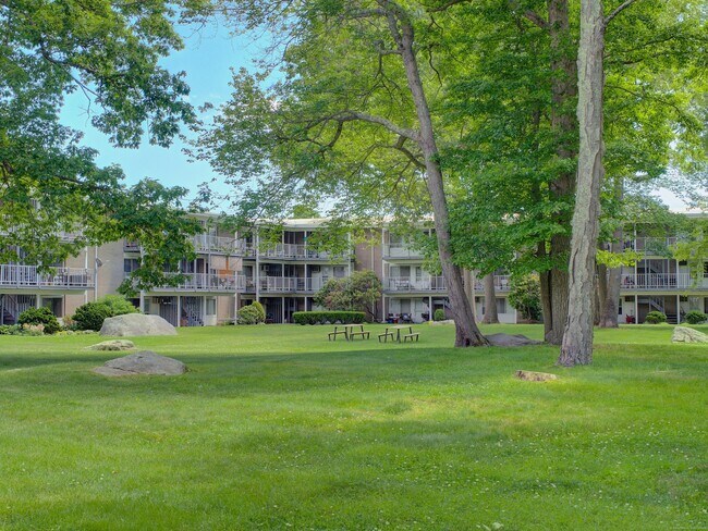 Building Photo - 281 Gardner Ave