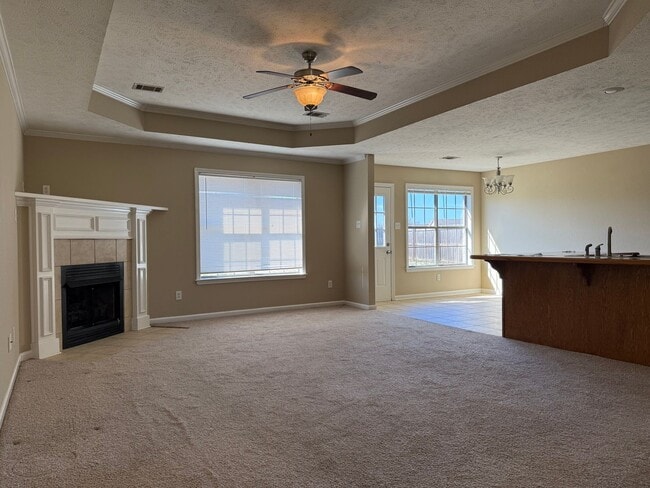 Building Photo - 2413 Versailles Dr