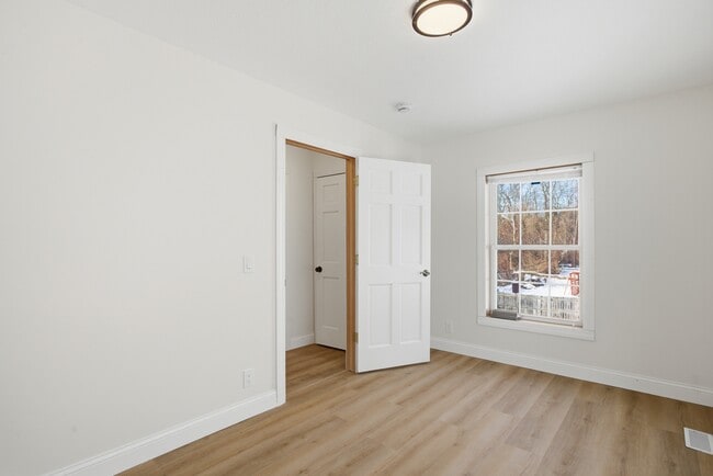 Building Photo - 35942 Vinewood St