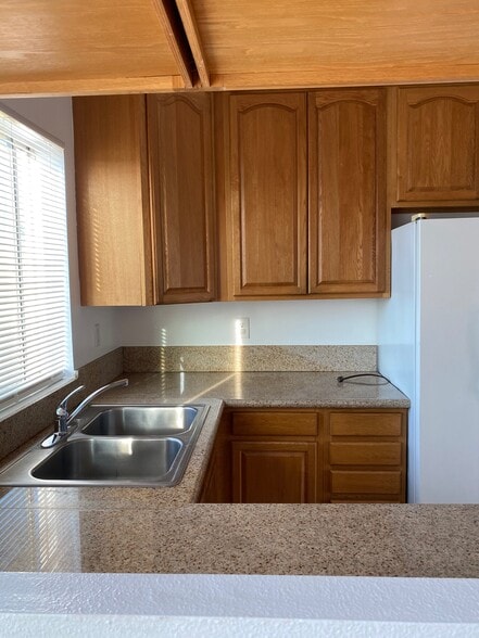 Building Photo - 174 W Linden Ave