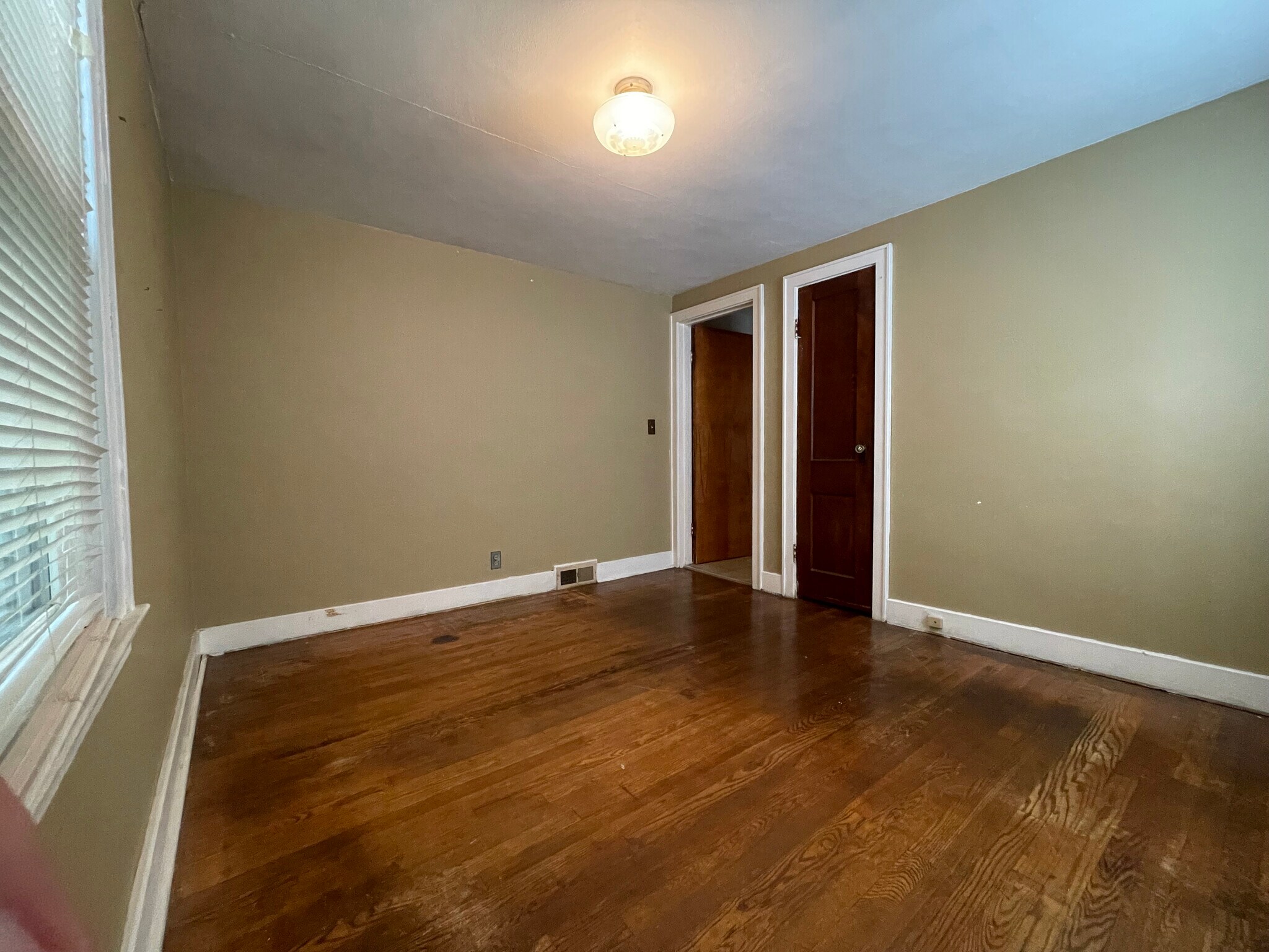 Building Photo - 311 Raphael Ave