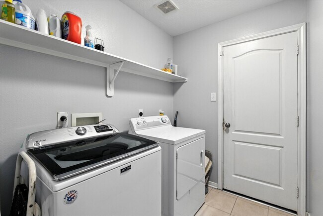 Building Photo - 16626 Bluefin St