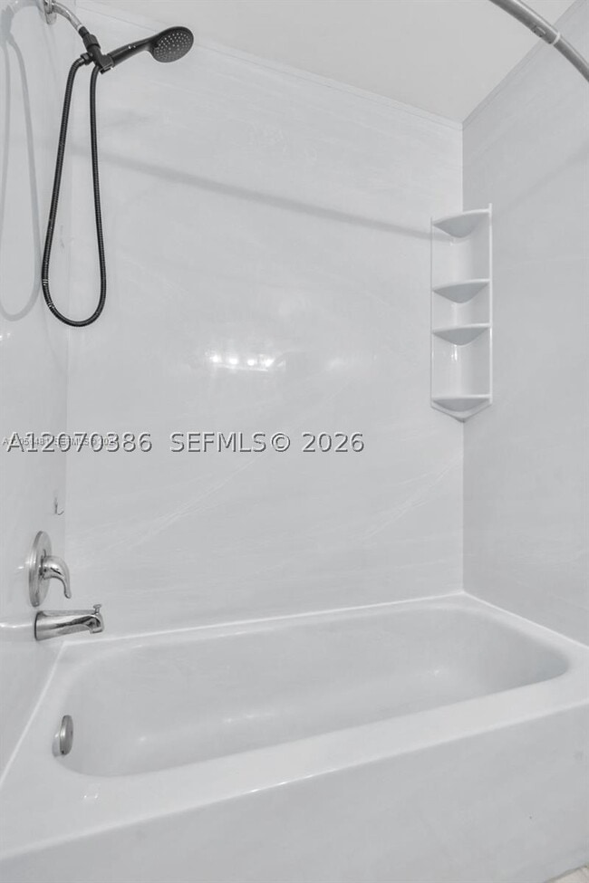 Building Photo - 800 Sorrento Dr