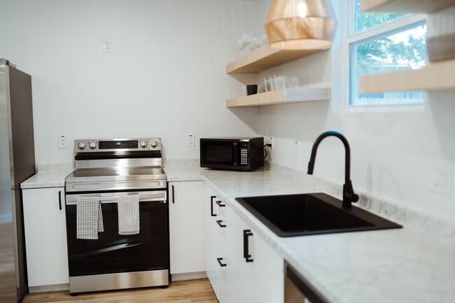 Building Photo - 1908 Morrow Ave