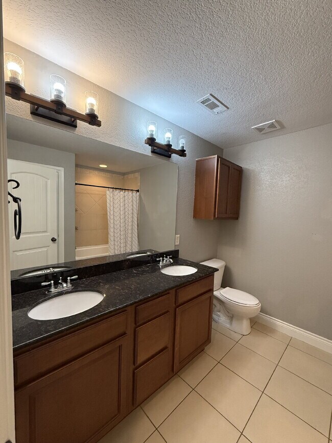 Building Photo - Great Outdoor Living Space / 4BR with 3 Ca...