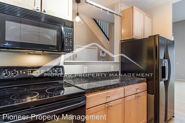 Building Photo - 2 br, 2 bath House - 3195 Blake St. #202