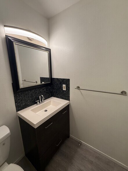 Building Photo - 616 Tularosa Dr. 4