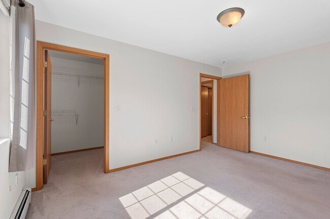 Building Photo - 308-308 Golf View Rd