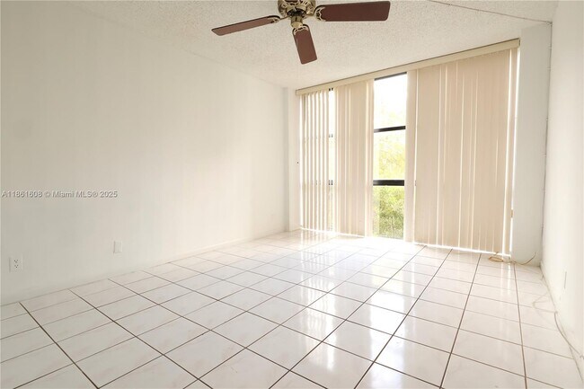 Building Photo - 17021 N Bay Rd