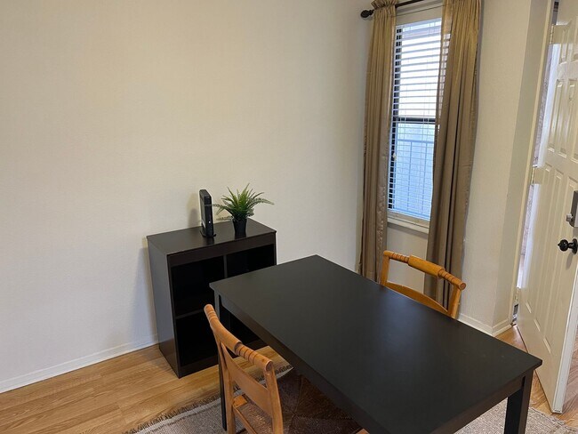 Building Photo - Wow! Private cozy corner upstairs home.