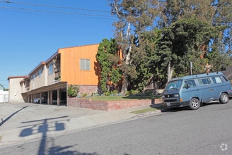 Building Photo - 817 Hill St