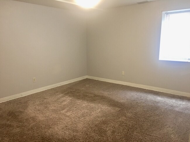 Building Photo - 533 14th Ave