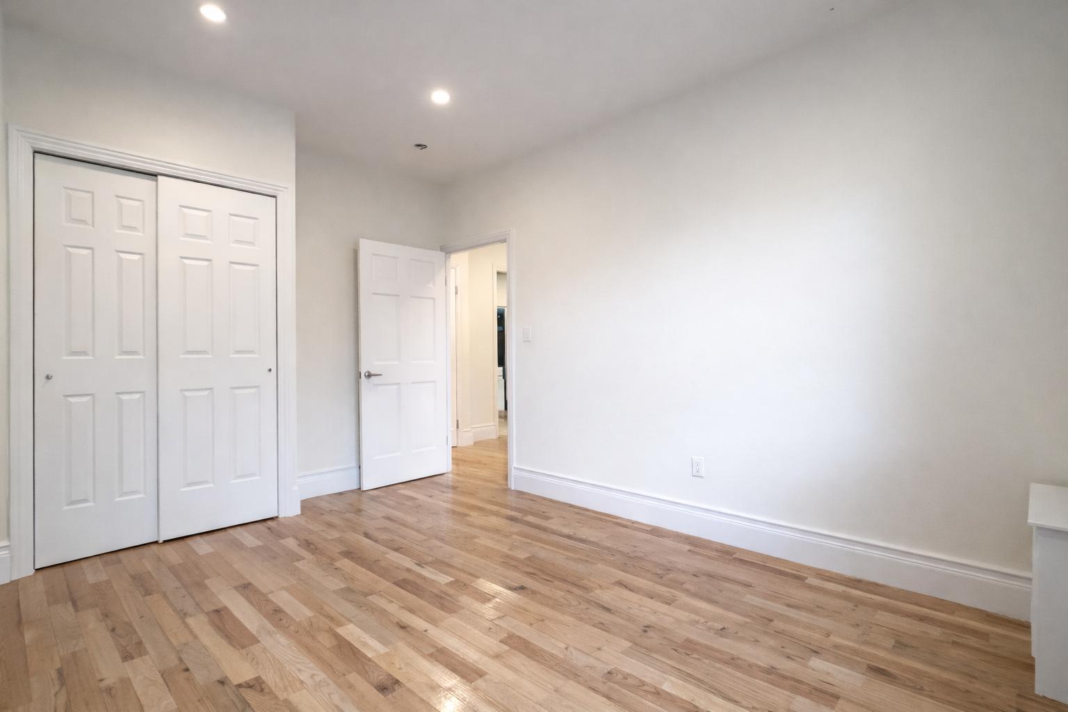 Building Photo - 41-47 ST.NICHOLAS TERRACE