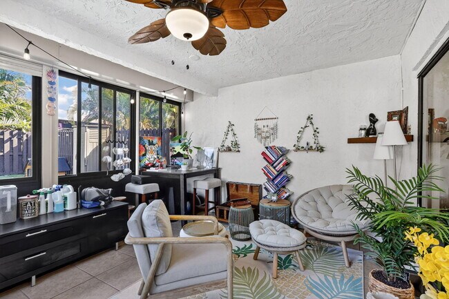 Building Photo - 235 SW 29th Ave