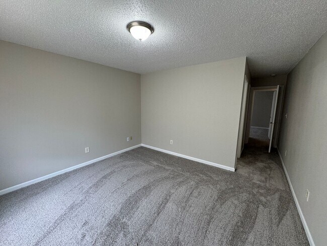 Building Photo - 10531 Kensil St