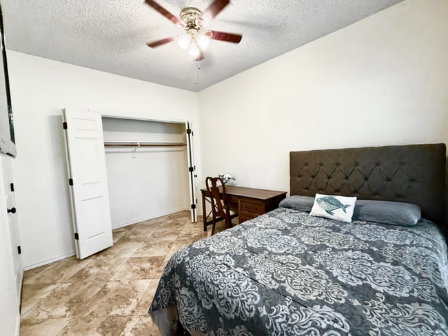 Building Photo - 1405 Ridgemoor Ln