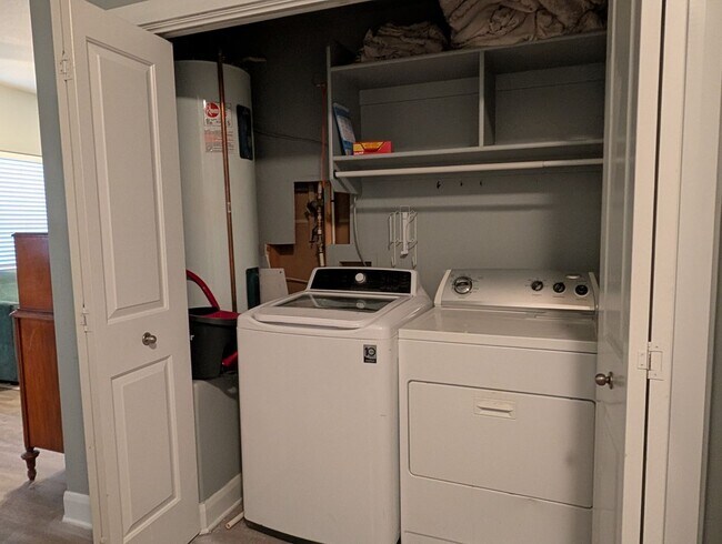 Building Photo - La Venita