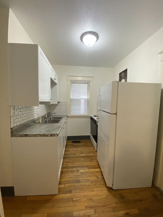 Building Photo - 908 SW 12th St
