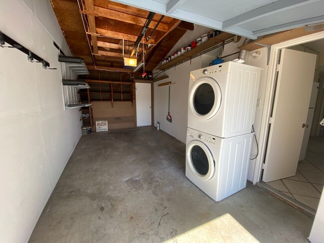 Building Photo - 2 Bedroom, 1 Bath Home in Encinitas