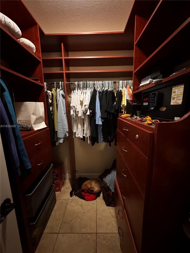 Building Photo - 876 Spinnaker Dr