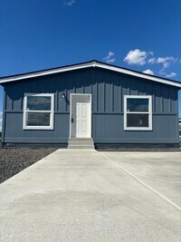 Building Photo - 3 Bedroom 2 Bathroom Charming Home for Ren...