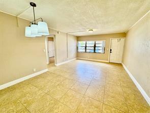 Building Photo - 10008 Twin Lakes Dr