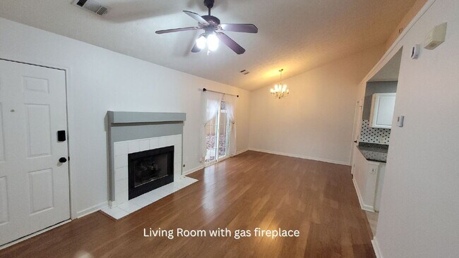 Building Photo - Charming 2 Bed/2 Bath Alpharetta Home with...