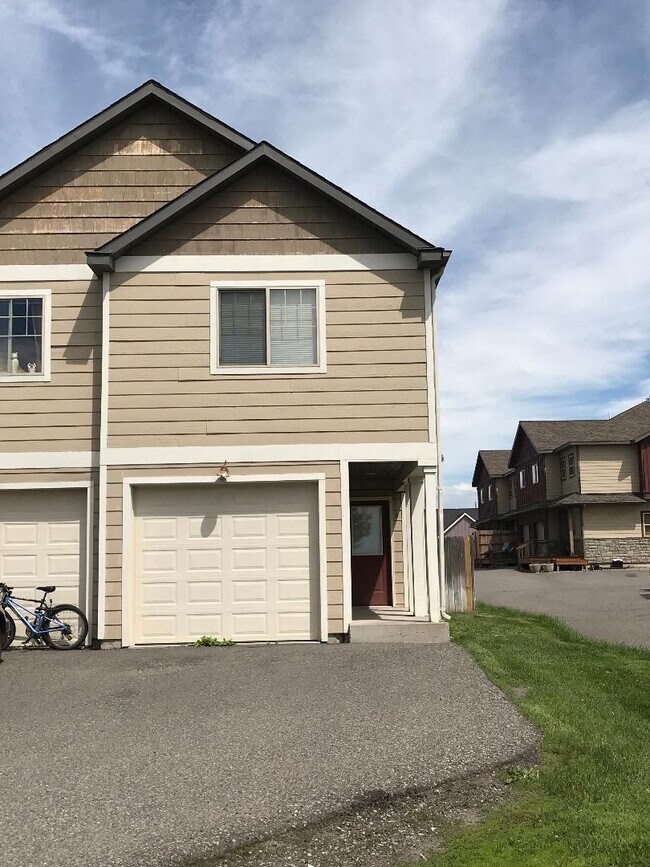 Building Photo - 3 Bedrooms 2 1/2 Bathroom Bozeman Townhouse - Great Location