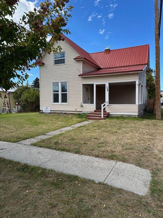 Building Photo - 4 Bedroom 2 Bath in Townsend!