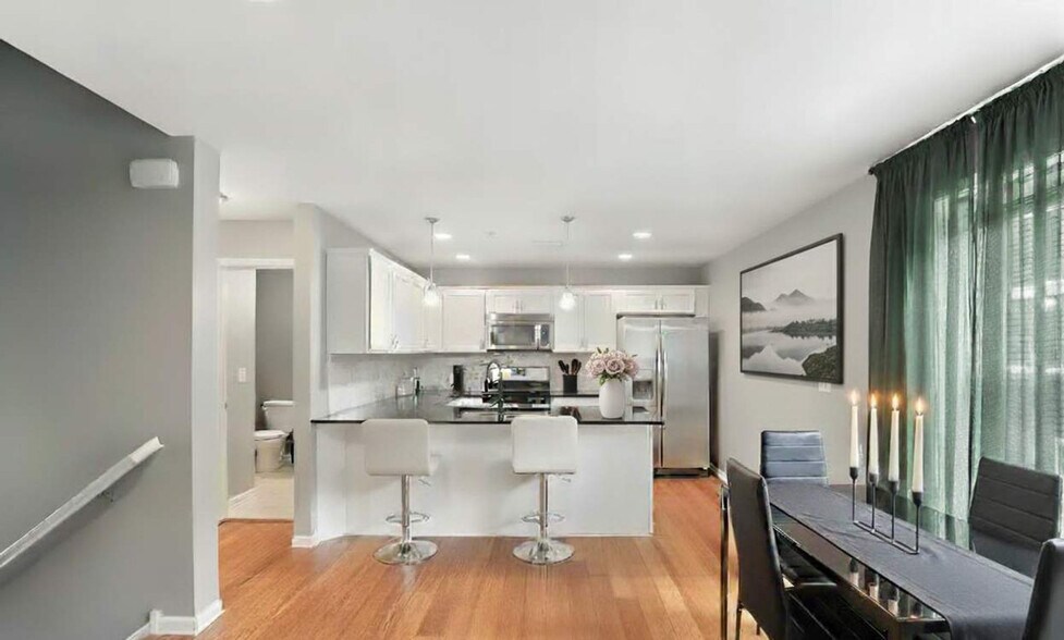 Building Photo - 2424 Lyndale Ave S